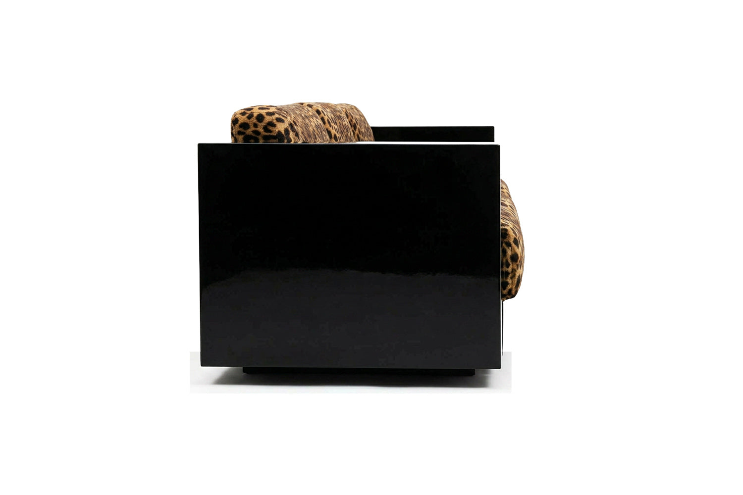 Revolución Sofa Leopard Black Lacquer